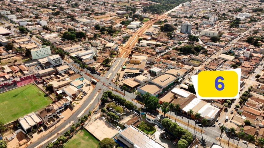 Avenida Dom José André Coimbra a partir do cruzamento com a Avenida Faria Pereira, ainda em obras um pouco antes da Oficina do Solaninho até a rotatória da Avenida Jacinto Barbosa (Mangueiras). Este trecho em breve receberá imprimação e asfalto.