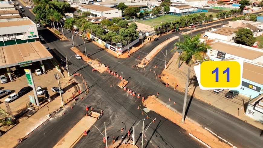 Cruzamento da Avenida Dom José André Coimbra com a Avenida Faria Pereira. Um semáforo está sendo instalado nesta confluência.