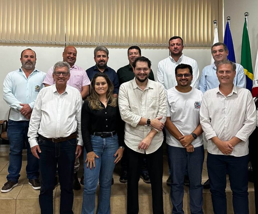Prefeito Gustavo Brasileiro é Eleito Presidente da AMAPAR para o Biênio 2025/2026