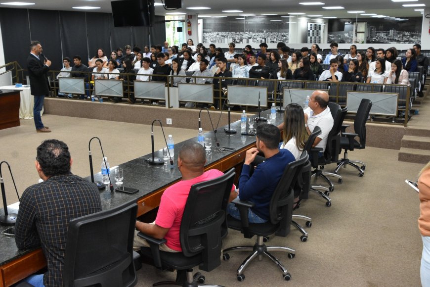 EVENTO MARCA O LANÇAMENTO DO PARLAMENTO JOVEM 2025