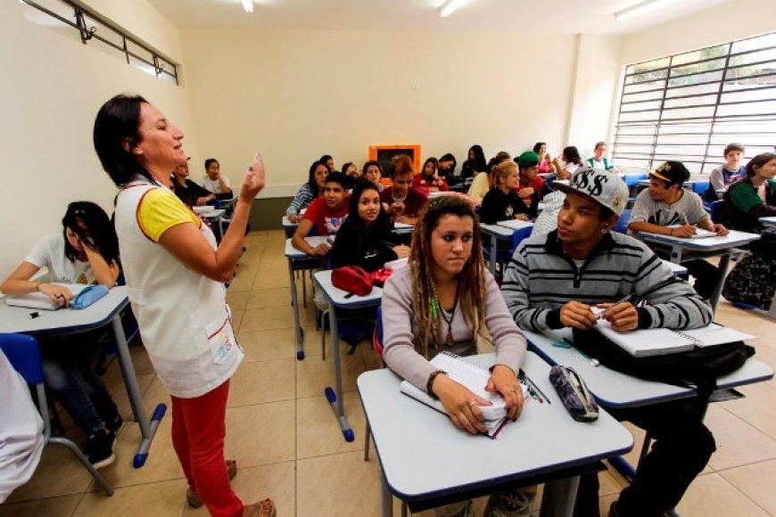 Professores estaduais terão reajuste de Zema
