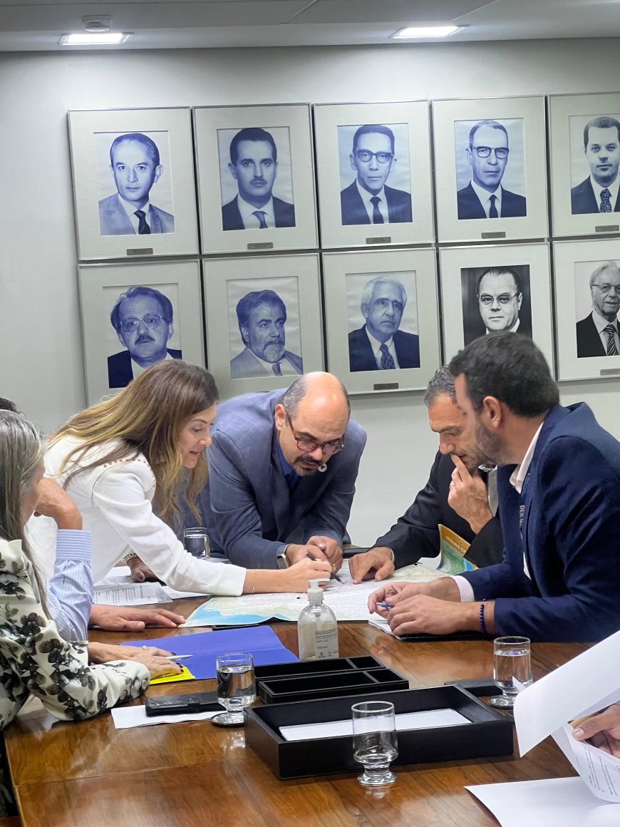 DEPUTADA GREYCE ELIAS E VEREADORES DE PATROCÍNIO REÚNEM-SE COM O VICE-GOVERNADOR E DIRETOR DO DER/MG