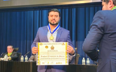 Raphael Carpejane recebe a Cruz do Mérito do Empreendedor Juscelino Kubitschek