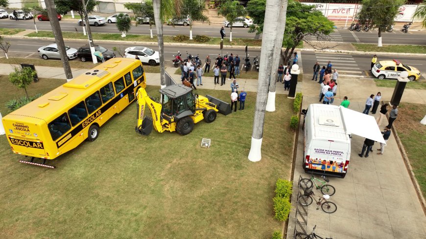 SECRETARIA MUNICIPAL DE EDUCAÇÃO RECEBE ÔNIBUS 0KM PARA O TRANSPORTE ESCOLAR  