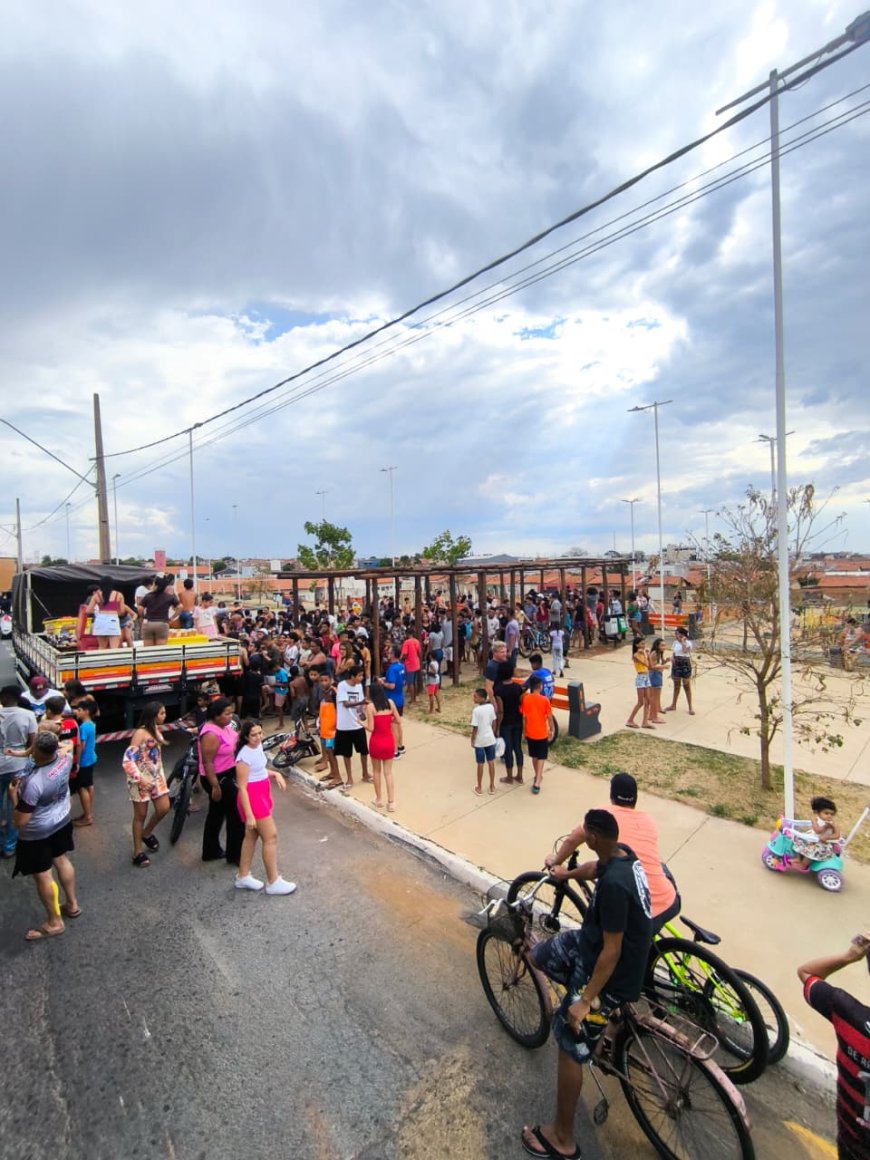 GRUPO TREME TERRA LEVA ALEGRIA E SOLIDARIEDADE A CENTENAS DE CRIANÇAS EM PATROCÍNIO AO DIA DAS CRIANÇAS