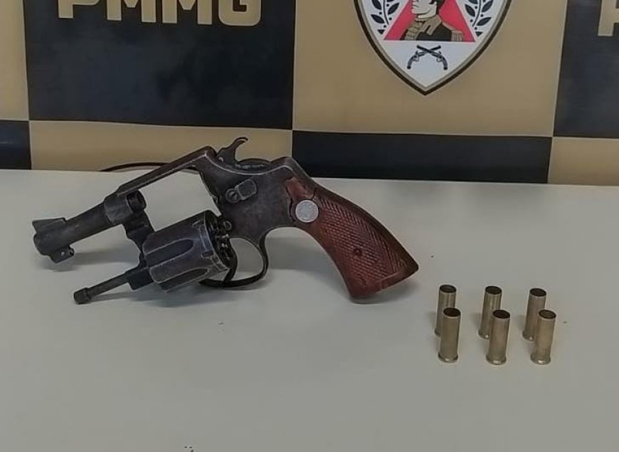 POLÍCIA MILITAR APREENDE ARMA E MEDICAMENTOS EM PATROCÍNIO