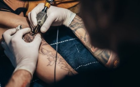 JUSTIÇA CONDENA TATUADOR QUE COMEÇOU TATUAGEM E NÃO TERMINOU EM MG