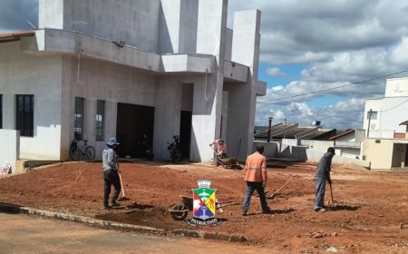 CONSTRUÇÃO DA PRAÇA FREI GALVÃO AVANÇA NO BAIRRO DONA DIVA