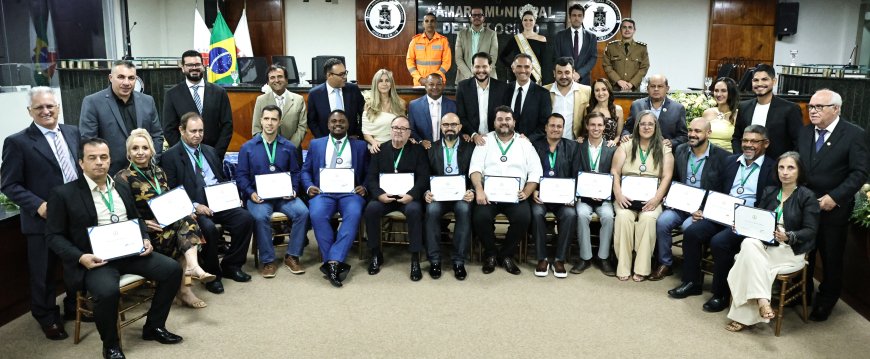 CÂMARA MUNICIPAL DE PATROCÍNIO ENTREGA DIPLOMA E MEDALHA DO MÉRITO LEGISLATIVO A 14 CIDADÃOS