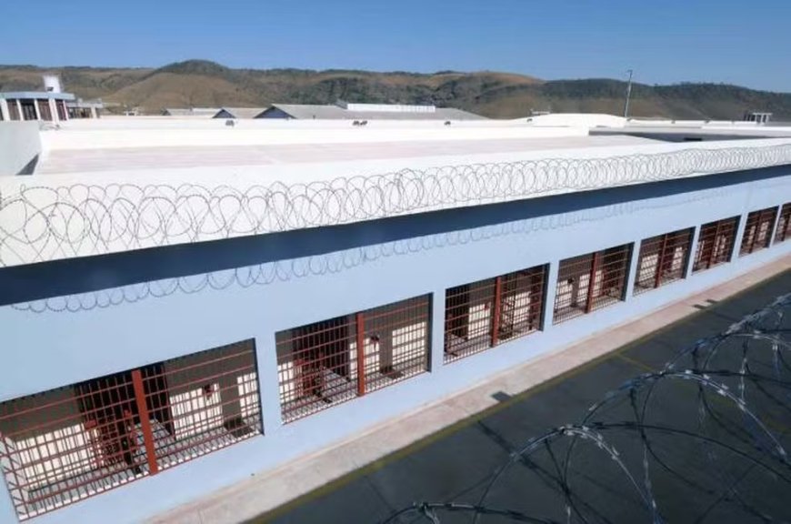 POLICIAL PENAL É PRESA SUSPEITA DE LEVAR CELULARES, CARREGADORES E CHIPS PARA DETENTOS EM PENITENCIÁRIA DE PATROCÍNIO