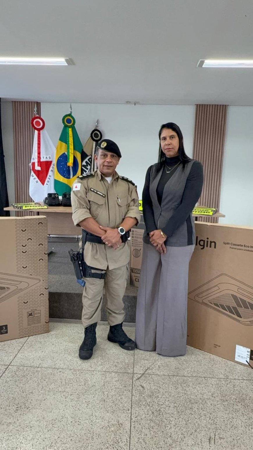 46º BATALHÃO DE POLÍCIA MILITAR RECEBE MATERIAIS DO CONSELHO DA COMUNIDADE DE EXECUÇÃO PENAL DA COMARCA DE PATROCÍNIO