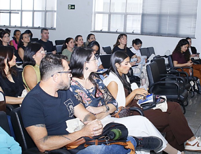 HEMOMINAS CAPACITA PROFISSIONAIS PARA ATENDIMENTO ODONTOLÓGICO DE PACIENTES COM DOENÇA FALCIFORME