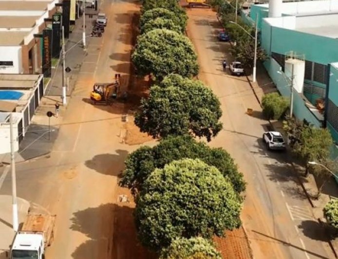 INICIADA OBRAS DE MELHORIA VIÁRIA NA AVENIDA DOS BÁLSAMOS NO BAIRRO MORADA NOVA