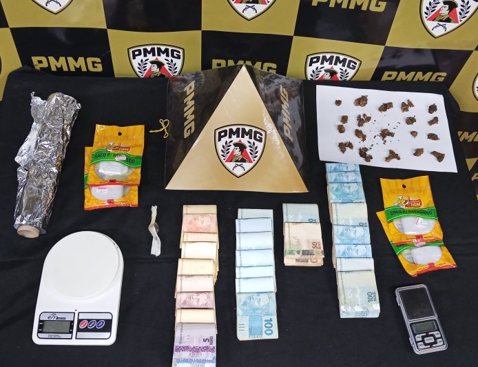 POLÍCIA MILITAR APREENDE DROGAS E MAIS DE R$ 17 MIL NO BAIRRO MORADA DO SOL EM PATROCÍNIO