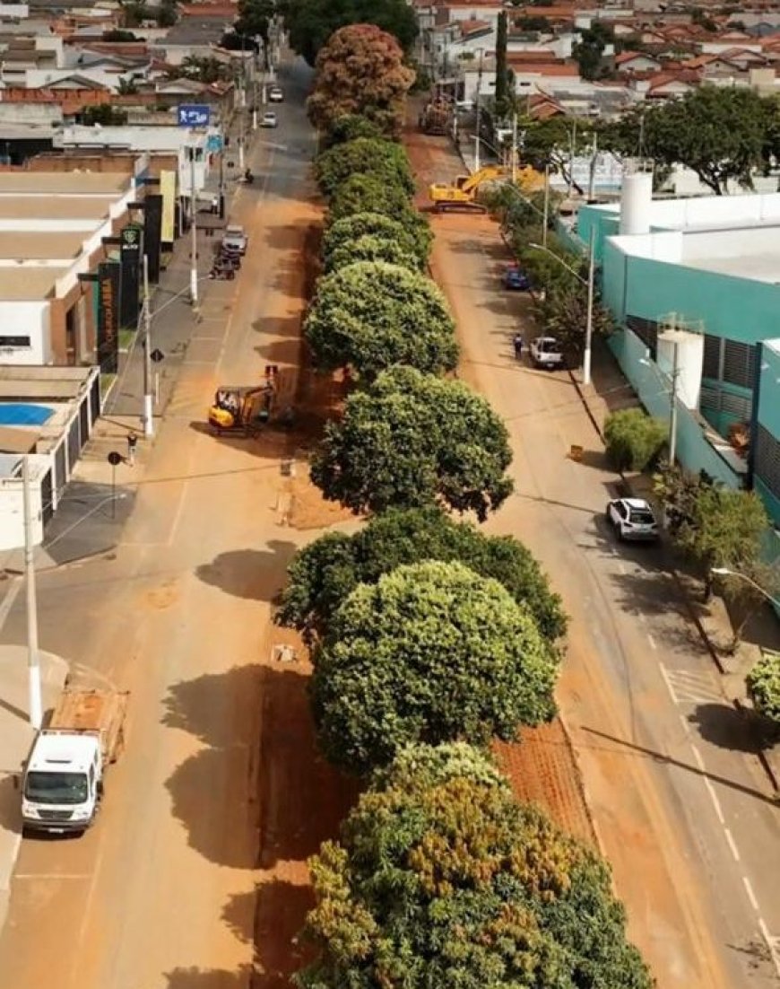 INICIADA OBRAS DE MELHORIA VIÁRIA NA AVENIDA DOS BÁLSAMOS NO BAIRRO MORADA NOVA