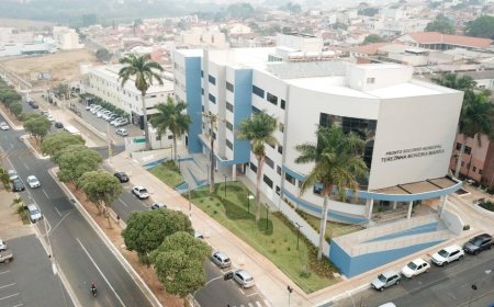 PADRONIZAÇÃO EXIGIDA PELO MINISTÉRIO DA SAÚDE MOTIVA MUDANÇAS NA FACHADA DO EX-PRONTO SOCORRO TEREZINHA MOREIRA MARRA, AGORA UPA 24 HORAS