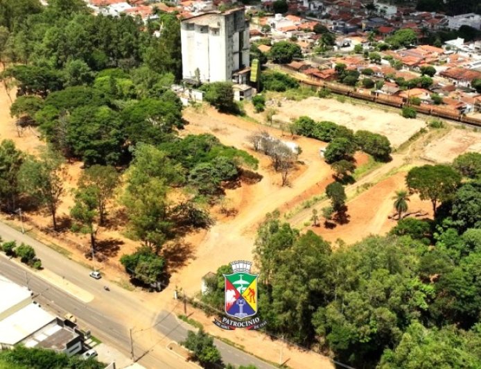 PATROCÍNIO ASSINA CESSÃO DE ÁREAS DA UNIÃO PARA PARQUE, CENTRO EDUCACIONAL E FUTURO EMPREENDIMENTO HABITACIONAL