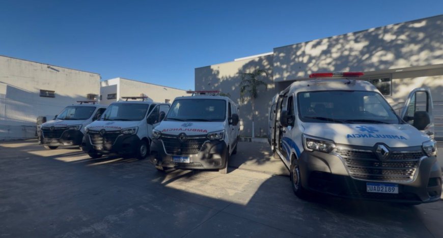 GOVERNO MUNICIPAL RECEBE MAIS TRÊS AMBULÂNCIAS NA REUNOVAÇÃO DA FROTA DA SAÚDE